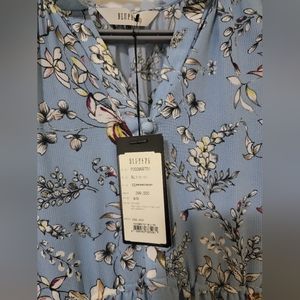 Beautiful floral dress perfect for spring and summer with inner lining